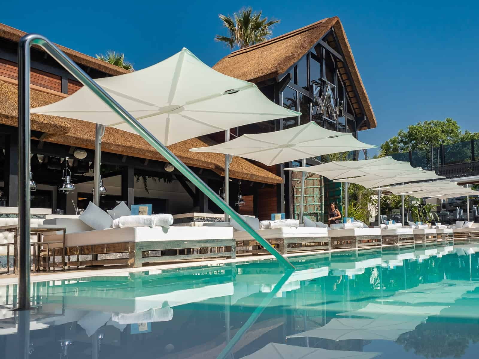 Umbrosa Spectra Cantilever parasol